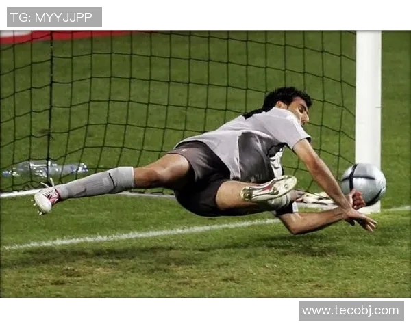 足球明星点球时的独特姿势解析与技巧分享